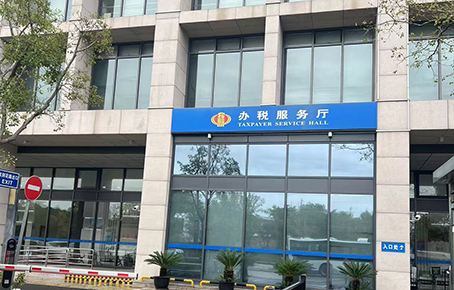 現(xiàn)行稅法中以法律形式發(fā)布實(shí)施的有哪些?